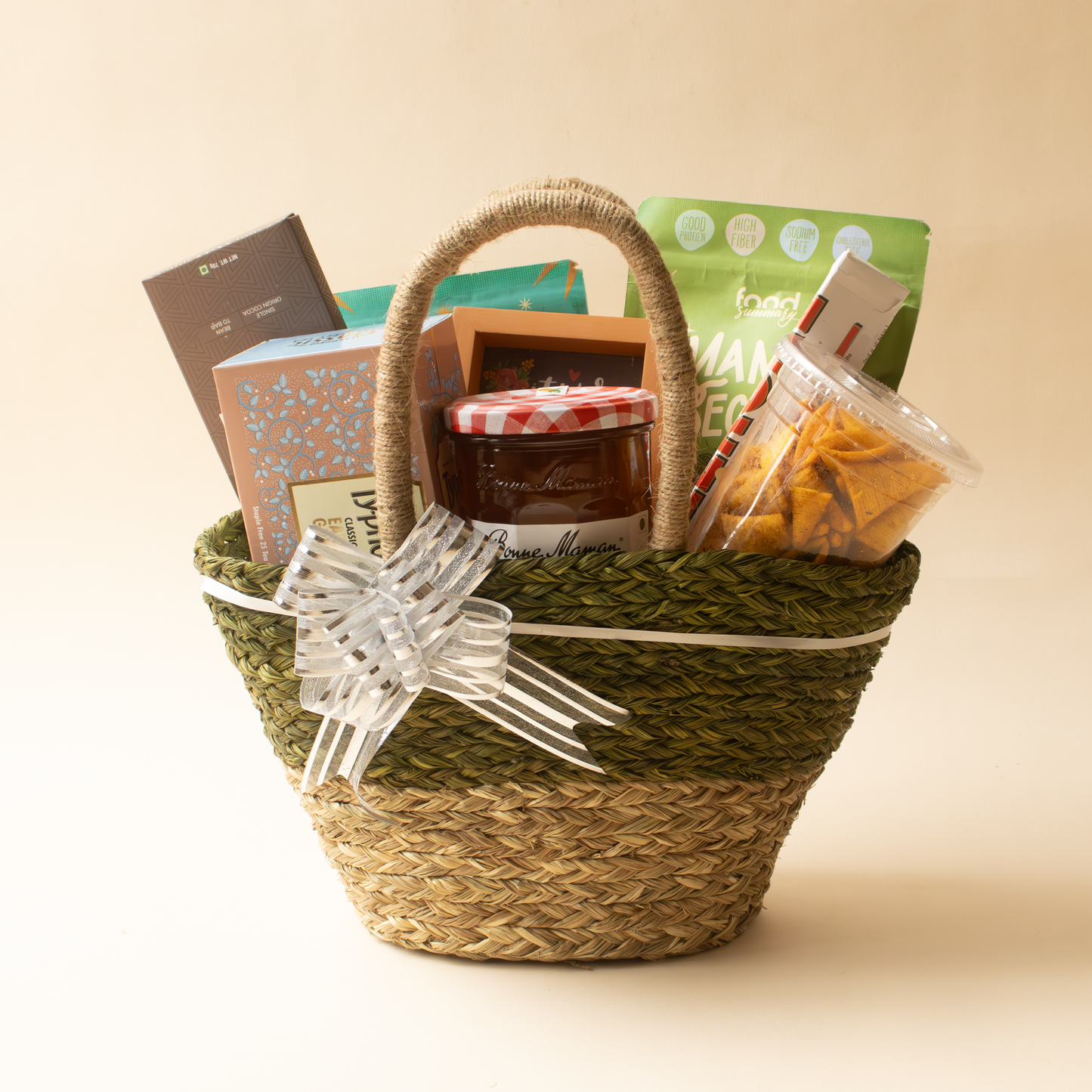 Dual color V shaped natural gift basket
