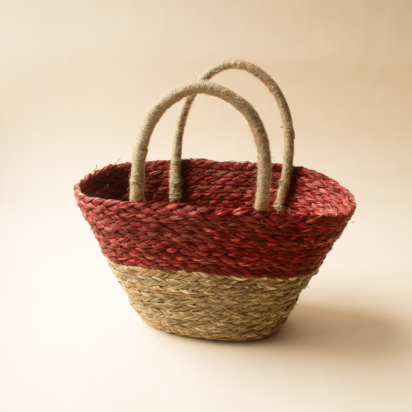 Dual color V shaped natural gift basket