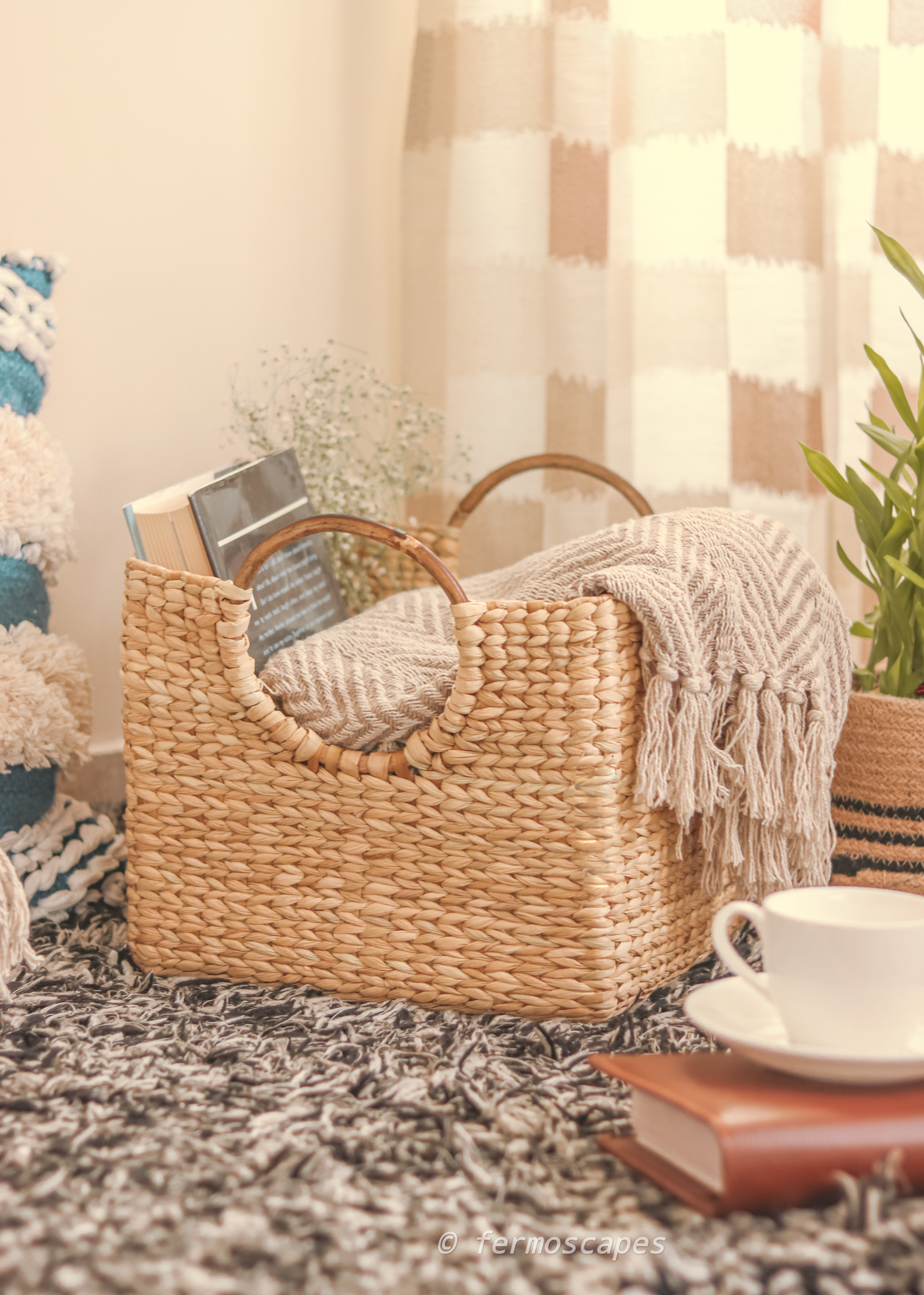 Kauna Grass organizer with cane handle