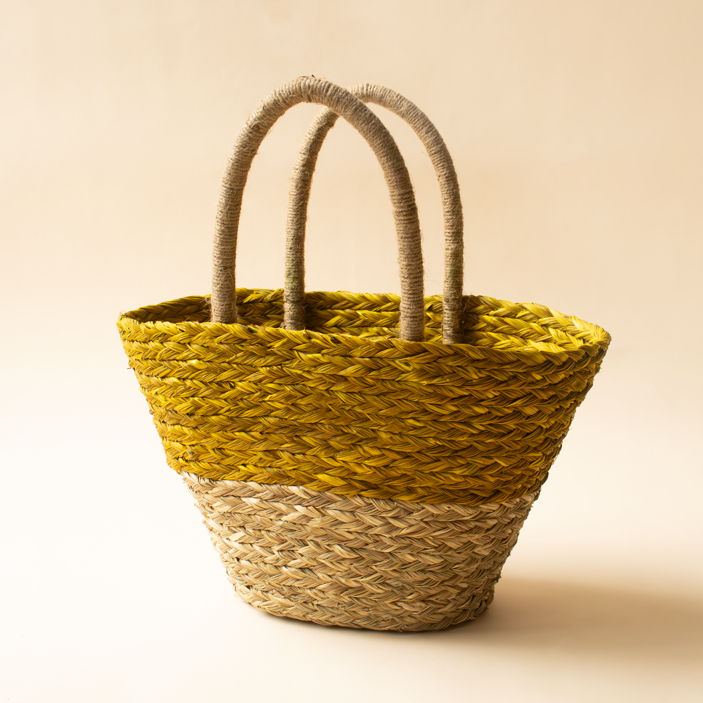 Dual color V shaped natural gift basket