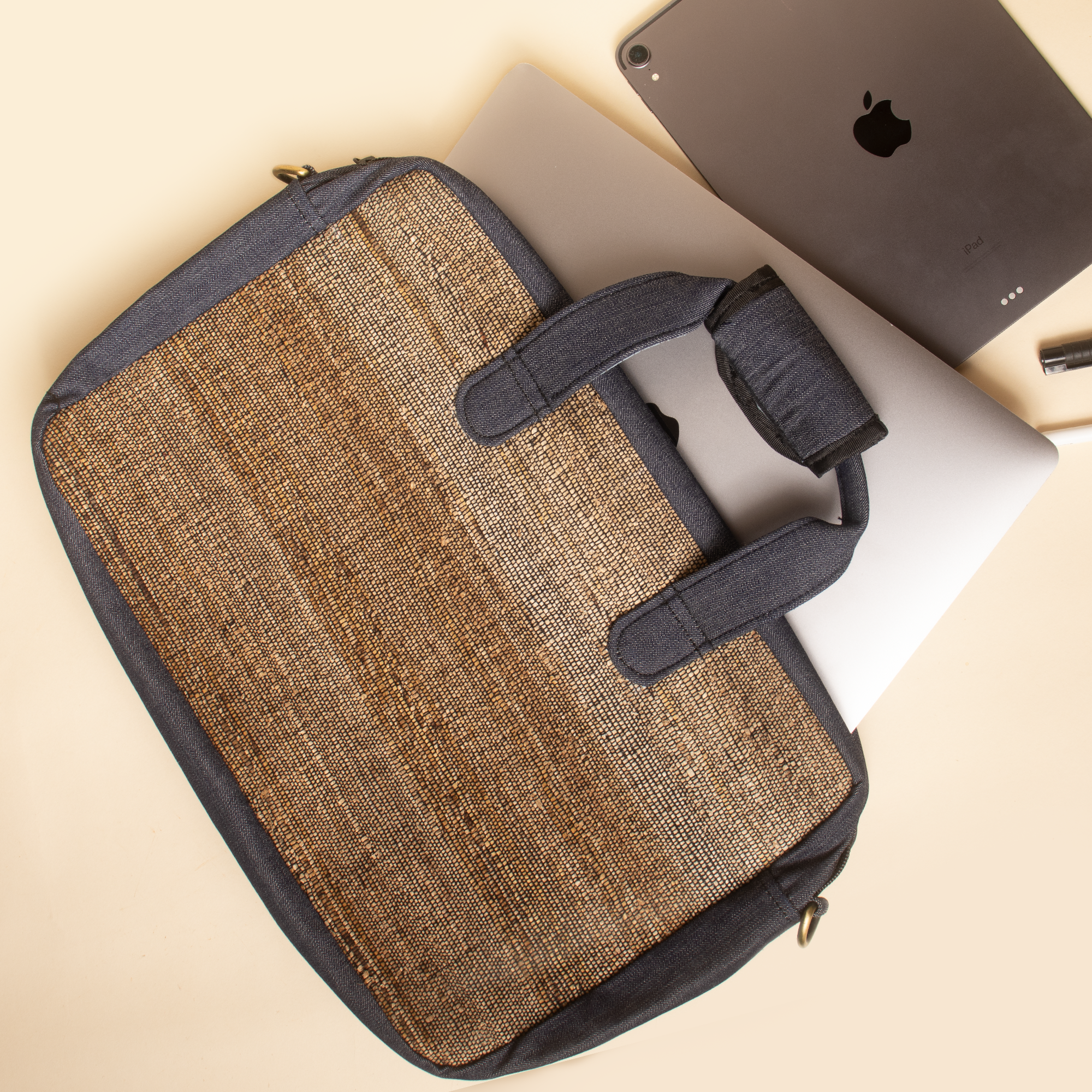 Jute Laptop Bag, Pattern : Plain, Shape : Rectangular at Rs 200 / in  Bharatpur